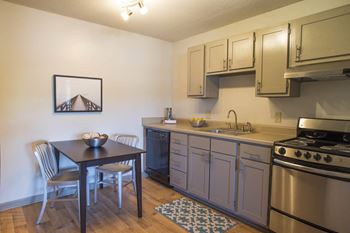 Well Equipped Kitchen at Lofts of Wilmington, Wilmington, 28405